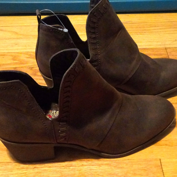 Shoes - Picture 1 of 1